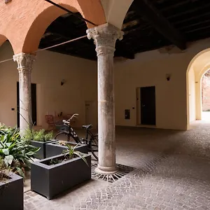 https://mansarda-storica-shakespeare.emilia-romagnahotels.net